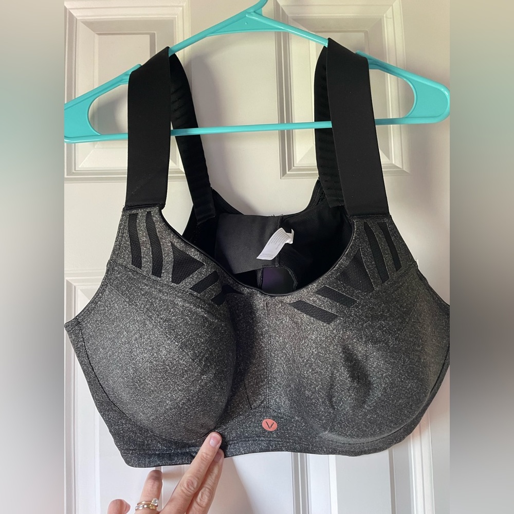 Livi sports bra EUC 44D